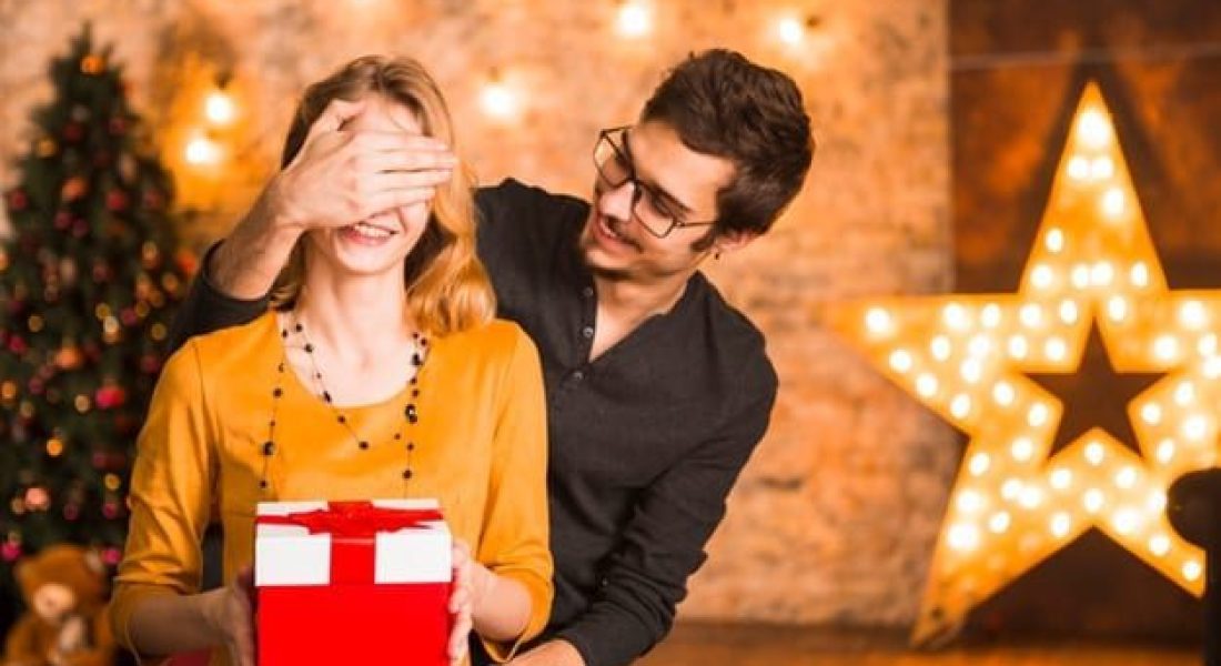 RomanticChristmasGiftsForHer